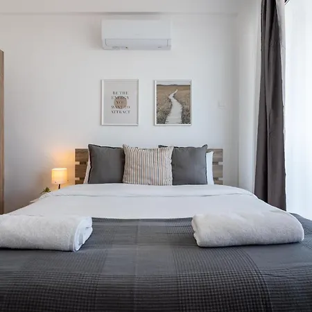 Bianca 2-bedroom In Appartamento *